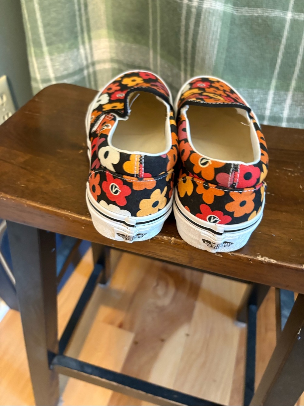 Vans Slip-On Sneakers with Retro Floral Print - Picture 3 of 10